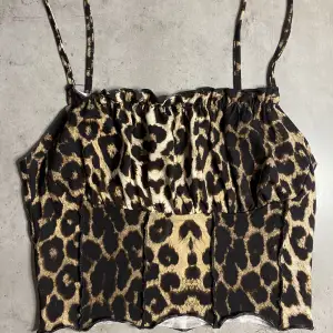 Superfint linne med leopard mönster, kommer tyvärr inte till användning! Super stretchig 
