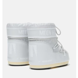 Moonboots  - Ett par helt nya gråa moonboots🤍 Säljer dem då jag fick de i jul klapp men de var förstora…