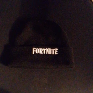 Fortnite mössa - Svart Fortnite mössa