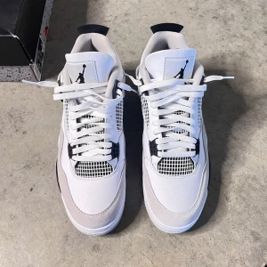 Air Jordan 4 Militry Black  - Storlek 42 ✅ 38❌ 41✅