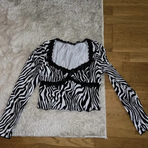 Zebra topp - En topp från shein. Använd vid ett tillfälle! 