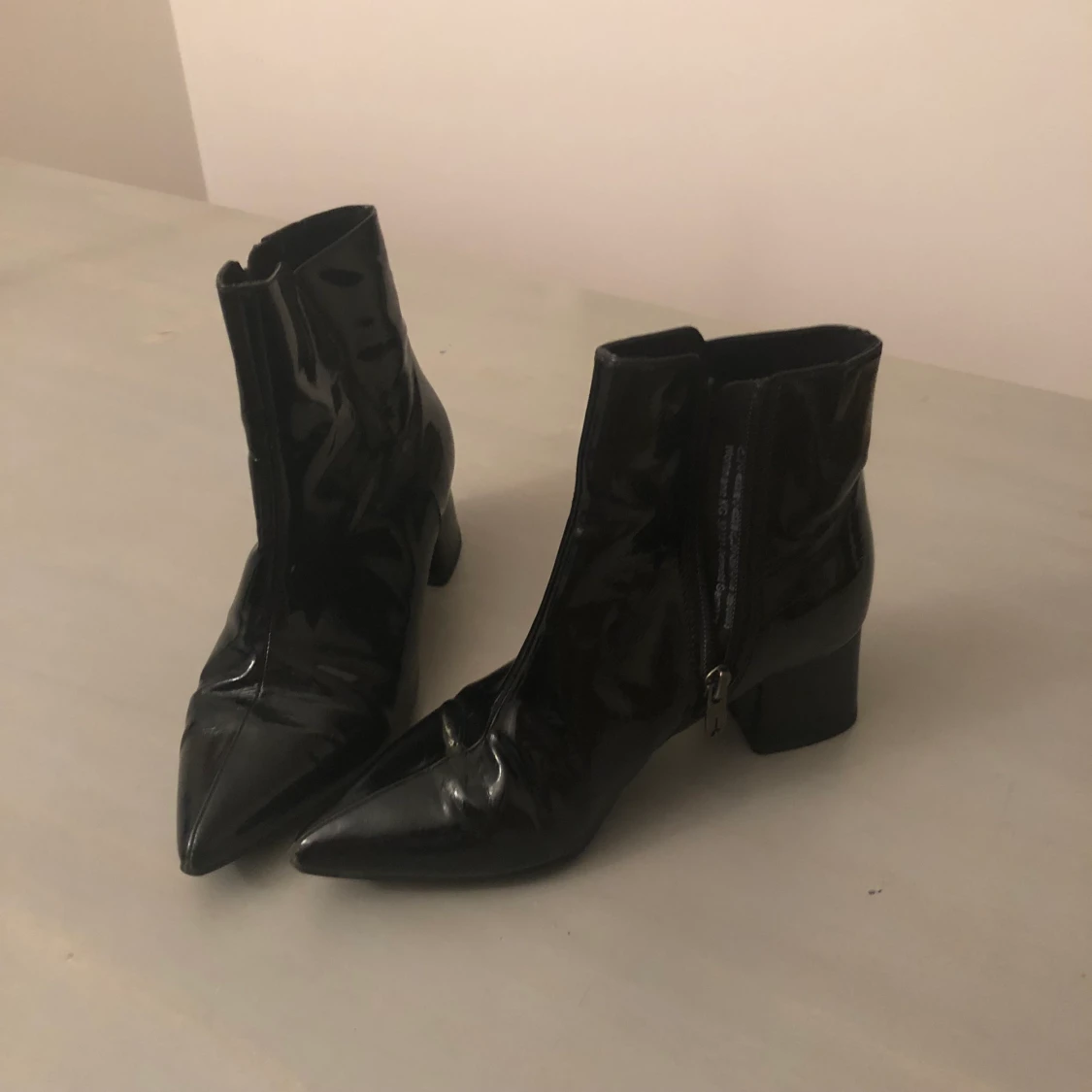 Svarta bootz/klackar med spetsig tå👢 - 90