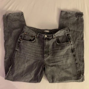 Gina jeans - Ganska high waist fit köpt på gina. Bra skick i storlek 44