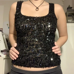 Svart paljettopp - Snyggaste festtoppen