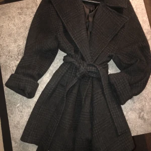 Jacka för dam - Helt ny Oanvänd