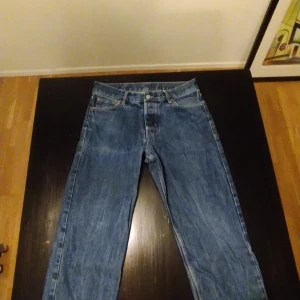 Sweet Skateboards Jeans, strl 30 - Sweetsktbs Jeans i storlek 30, 'Sweet Loose Jeans' modell. Använda, men inga skador och samma passform som när dom köptes