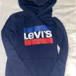 Levis hoodie - Bra skick