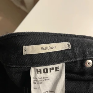 Hope Rush Washed Black  - Hej, säljer ett par hope rush jeans som ej passade. De är i storlek 33 och är i jättebra skick. Nypris va 1500. Priset är inte hugget i sten. Hör av dig vid frågor.