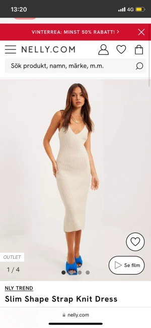 Stickad klänning  - Jättemysig krämvit stickad klänning i storlek M. Aldrig använd, säljer då den var för stor för mig. Jättemysigt nu på vintern/våren eller när det är lite kallare🥰