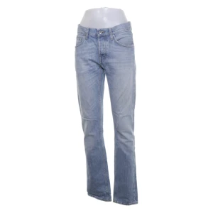 Tiger Of Sweden jeans - Säljer superfina jeans från Tiger of Sweden i storlek 32/34. Dessvärre för stora för mig…