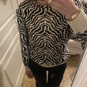 Zebra tröja - Zebra mönstrad tröja från veto Moda i storlek xs🤍 Pris kan diskuteras vid snabbt svar