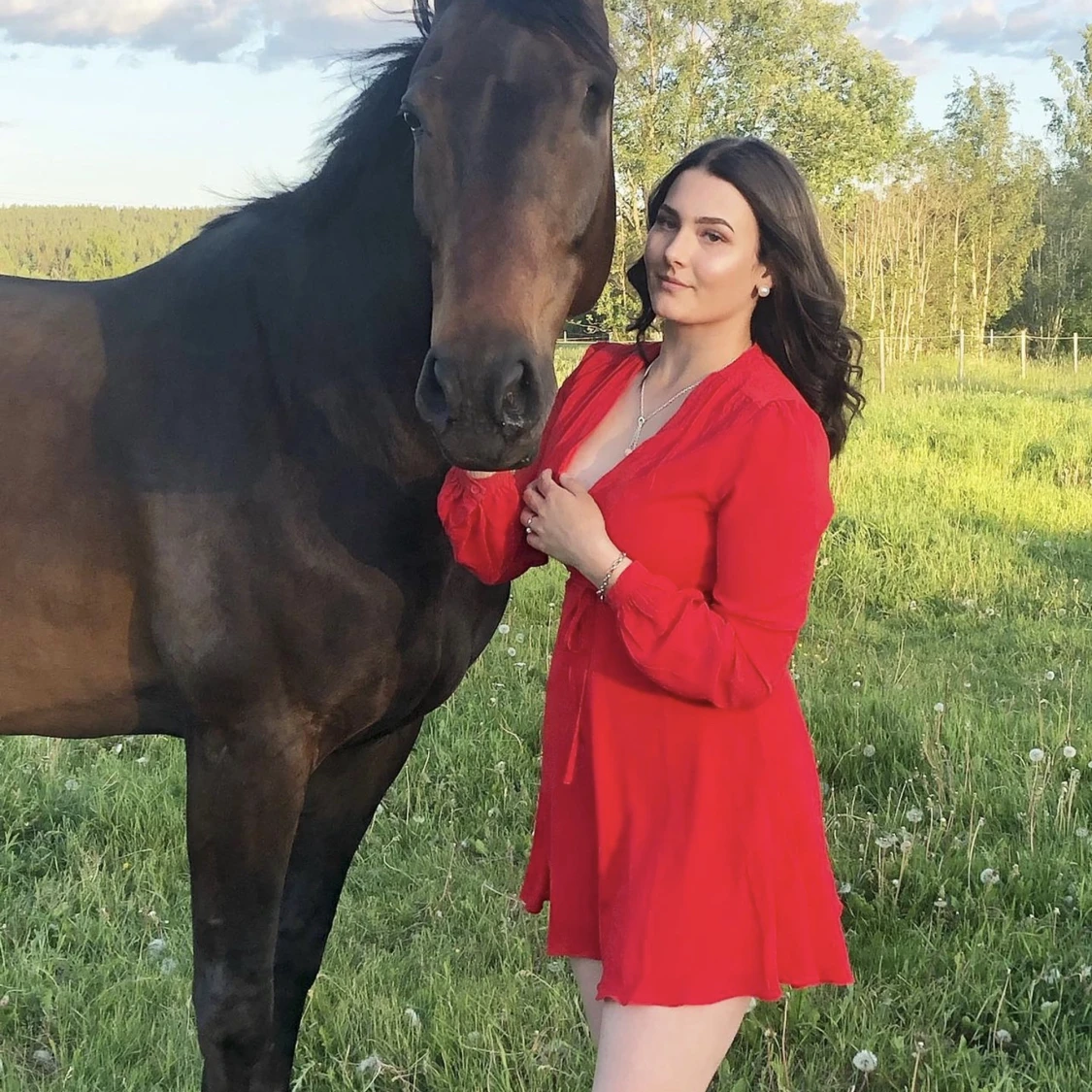 Fin röd klänning❤️‍🔥 - 90