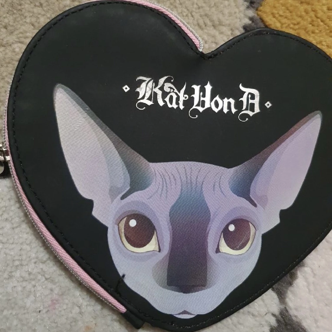 Too faced necessär  - 90