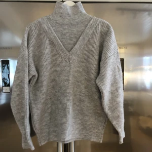 Stickad polotröja - Från Vila. Stl XS. Nyskick