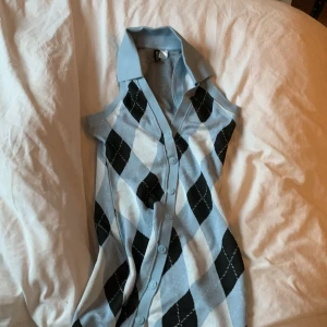 Fin klänning💗 - Jag säljer den här jätte fina klänningen för att den aldrig har kommit till användning, har andväns 2-3 gånger💗