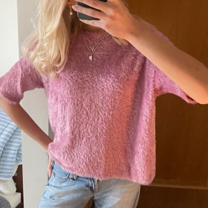 Stickad tshirt - Världens mysigaste stickade t-shirt, aldrig använd