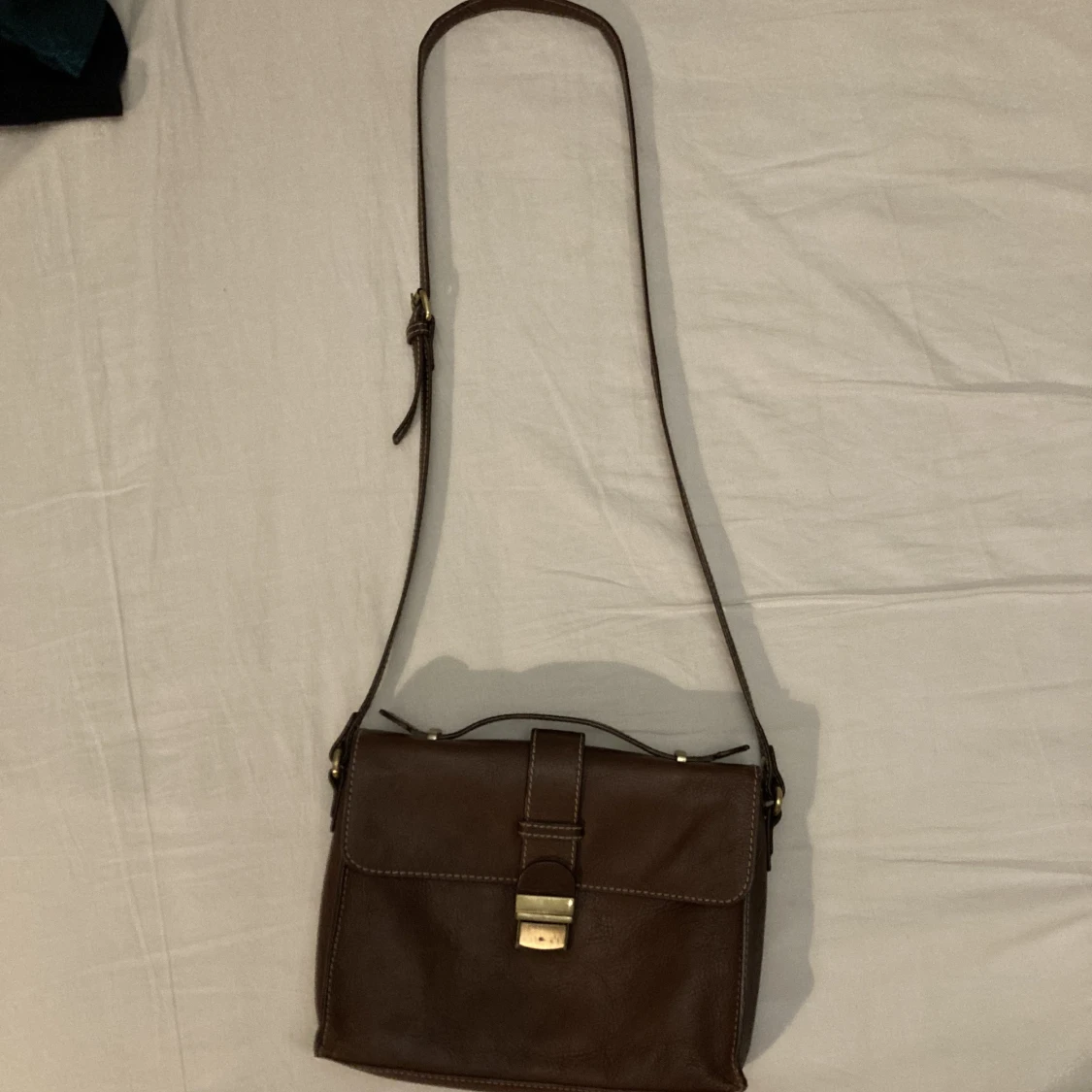 Brun läder axelremsväska - 90