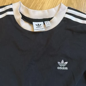 Addidas tröja  - Adidas tröja i bra skick