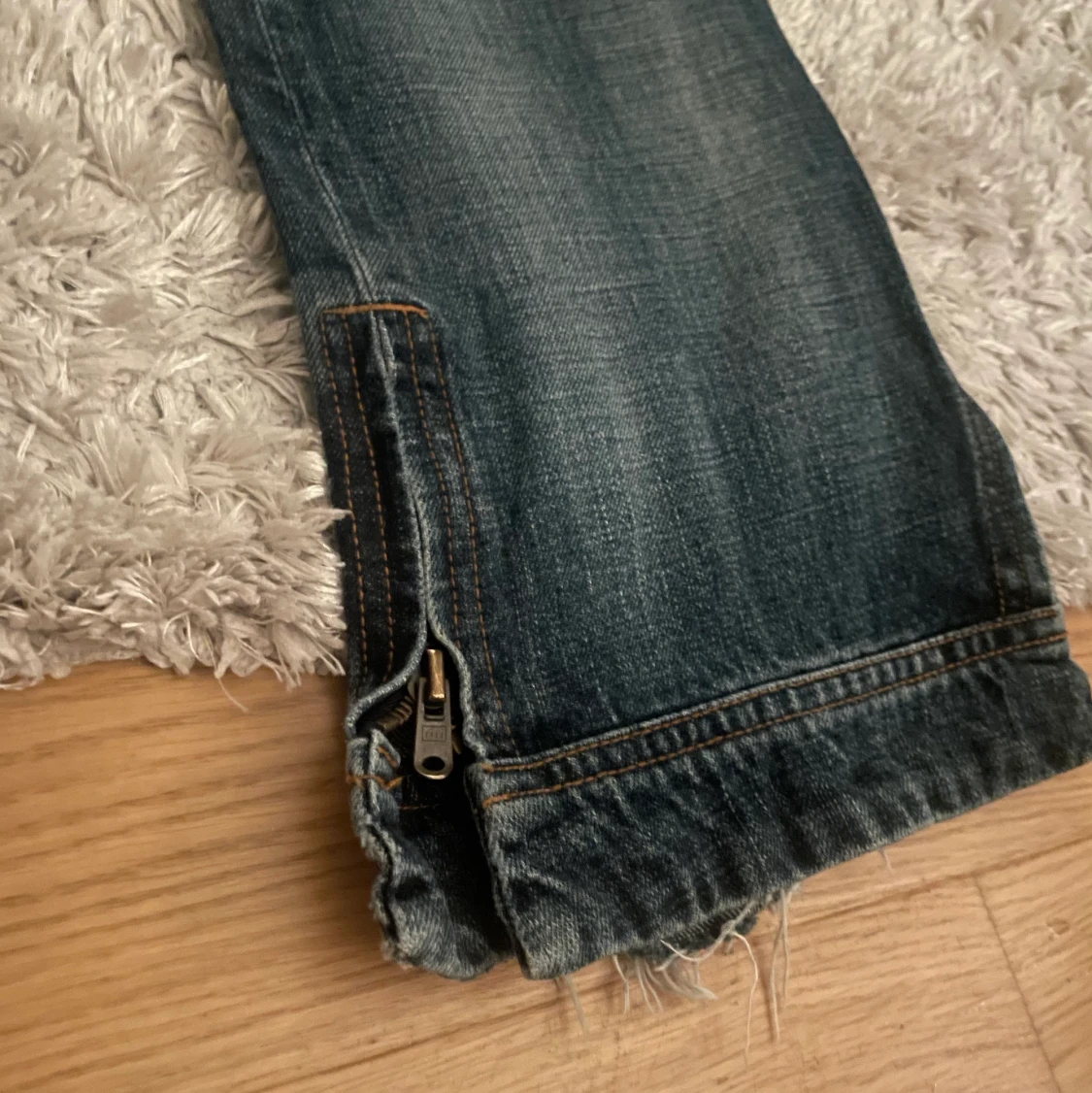 Jättesnygga lågmidjade vintage jeans i st M - 91