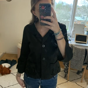 Sötaste jacken - Så himla fin tunnare jacka/kofta som verkligen är användbar och passar till allt! En favorit😍