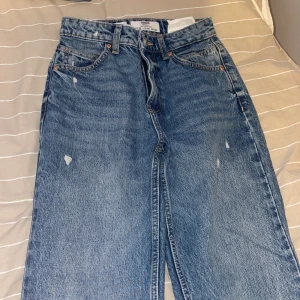 Jeans - Blåa boyfirens jeans använda en gång