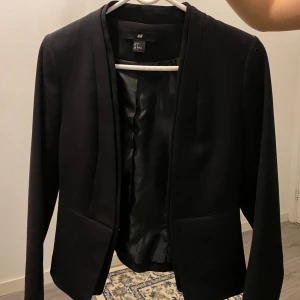 Kavaj - Denna är så himla fin till t.ex fester. (Köparen står för frakten)