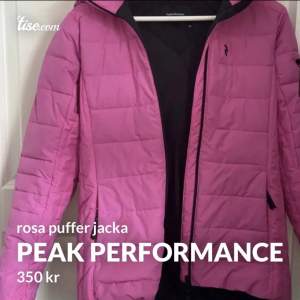 Säljer en rosa peak performance skid jacka i bra skick🤩 