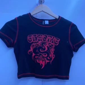 crop top - crop top från H&M fett skön, använt den få gånger och är som ny