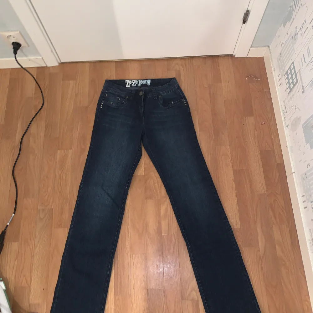 Ett par fina jeans i storlek 44! . Jeans & Byxor.