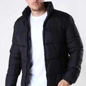 Vinter jacka - Fick fel storlek då pojkvännen beställde ny jacka så säljer nu denna åt honom, bilderna är från anonsen vi köpte från. Lapparna sitter kvar 💕  Köparen står för frakten 💕