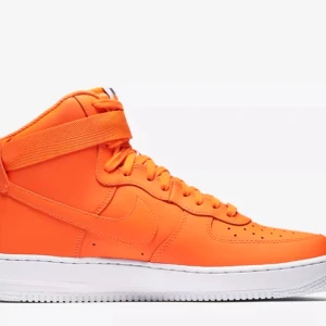 Nike Leather Air Force 1 High  -  Säljer mina nästan helt nya Nike Leather Air Force 1 High  Storlek: 36 ( stora i storleken) 