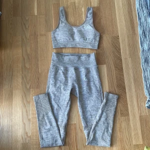 ICIW set - Oanvänt ICIW set. Strl Xs men passar garanterat S och säkert M oxå, då det är väldigt stretchiga.