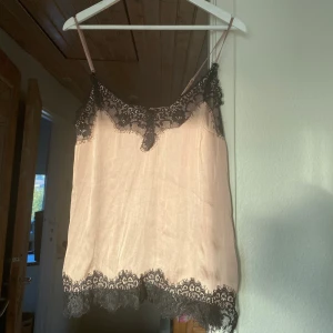 Spets linne  - Spetslinne från Hm i beige färg