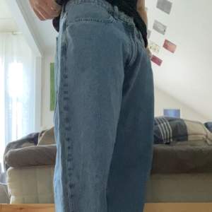 Ett par skate jeans köpta på carlings, använda fåtal gånger och passar mig som är 170. Jättenajs baggy fit på dom