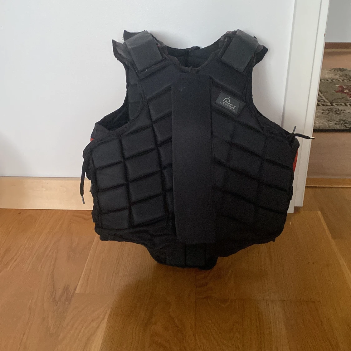 Svart ridhäst i storlek 8=xxs - 91