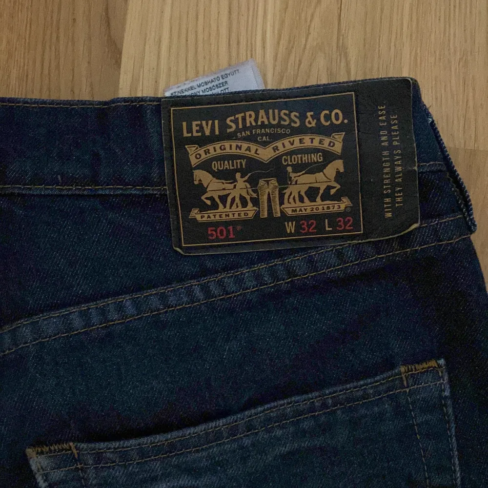 Levis Jeans s32 i bra skick . Jeans & Byxor.