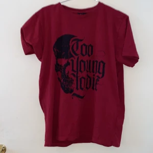 Cool tröja - Säljer denna coola tröjan från New Yorker i storlek M, då de blir Oversized☺️ vid flera frågor är det bara att skriva💕🌺 (Köparen står för frakt)