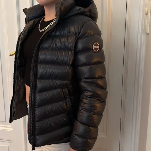 Colmar jacka!! - Colmar jacka😽 Köpte förra vintern. Är andvänd men fortfarande i bra skick!! Inga fläckar eller något sånt👍 Köpte för 4,000