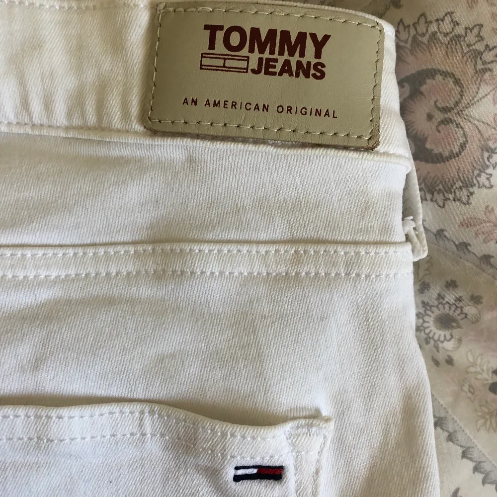 Tommy Hilfiger Jeans strl 30 Använda ett fåtal ggr, mkt fint skick . Jeans & Byxor.