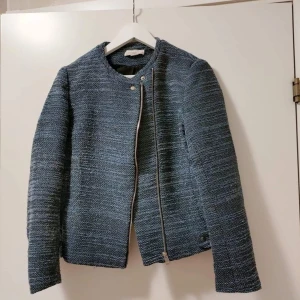 Jacka storlek M - Skön tröjliknande jacka. 