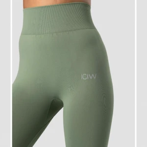 ICIW tights - Gröna ICIW tights i nyskick, använda typ en gång tills jag insåg att de är för stora. 💓 Modell: Define seamless Nypris 599kr Pris kan diskuteras