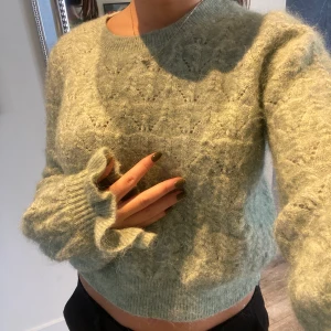 Finstickad tröja &Otherstories  - Superfin tröja från &otherstories! Knappt använd. Köpare står för frakt💚💕