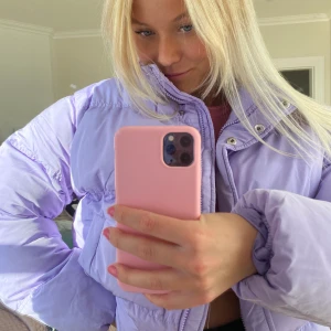 Dunjacka - Lila dunjacka i storlek M🤍