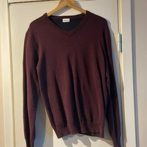 John henric V ringad tröja - Strl M, väldigt fint skick. 