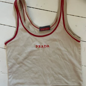 Linne från Prada  - Kort linne köpt secondhand. (Vet ej om det är äkta Prada) 