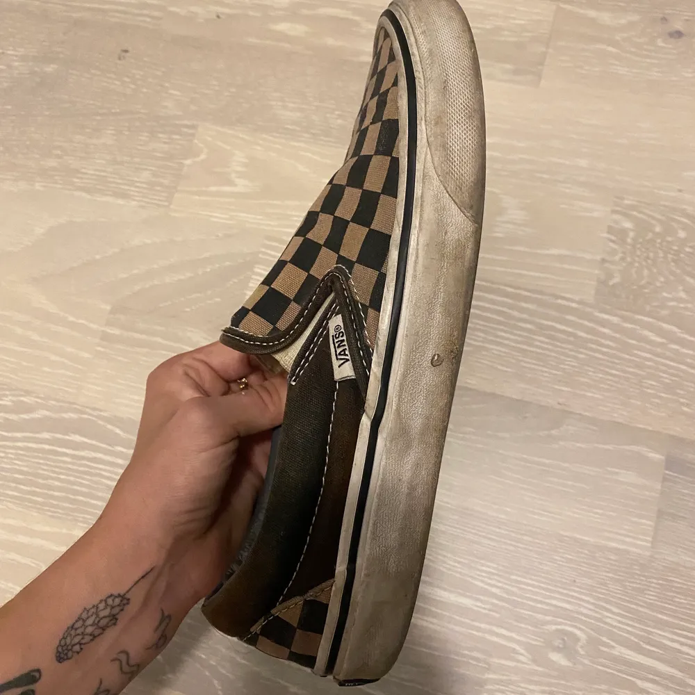 Vans i strl. 37. Kommer ej till användning, är relativt använda med i gott skick. . Skor.