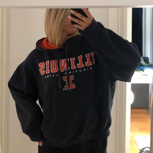 Vintage hoodie - Köpt på beyond retro, sitter som en M 
