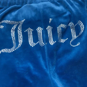 Juicy byxor  - Säljer mina blåa juicy byxor limited edition då de inte kommer till användning längre. Pris kan diskuteras 🤍