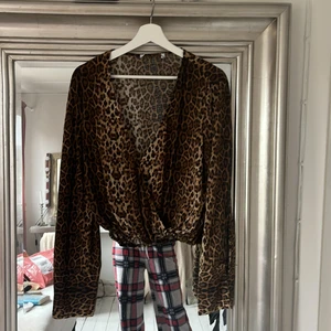 Blus \ tröja  - Super söt tröja / blus från NAKD☺️🦋