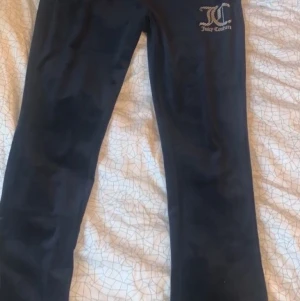 Juicy couture byxor  - Nya endast provade juicy couture byxor mörkblå 